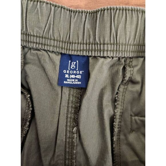 George Men's Green Shorts, Size XL, 40-42 Elastic Waist, Snap and Zip Closure - Picture 3 of 4